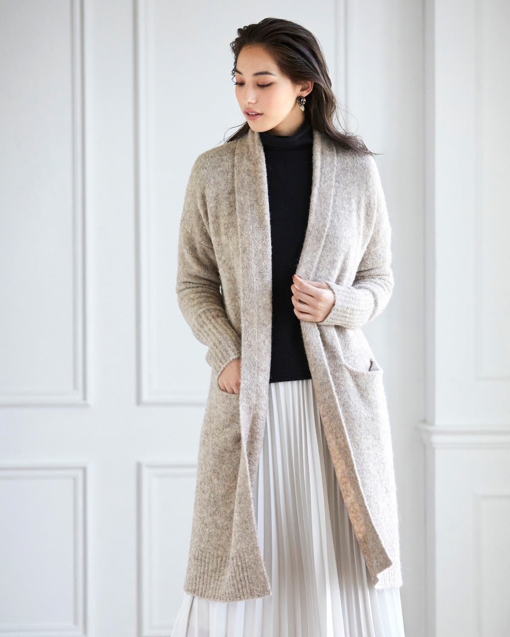 【ドゥクラッセ/DoCLASSE】のイタリア糸・アルパカ混ロングカーディガン インテリア・キッズ・メンズ・レディースファッション・服の通販 founy(ファニー) 　ファッション　Fashion　レディースファッション　Fashion for Women　トップス・カットソー　Cut & Sew Tops　カーディガン・羽織り　Layered Style Cardigans　イタリア　Italy　カーディガン　Cardigan, Knitwear　ショール　Shawl, Wrap　トレンド　Trend, Trending Now　プリーツ　Pleats, Pleated　ミドル　Middle Length, Mid Height　ラグジュアリー　Luxury, Elegant　ロング　Long, Long-Length　人気　Popular, Best Seller　ベージュ|ID: prp329100004837064 ipo3291000000035249979