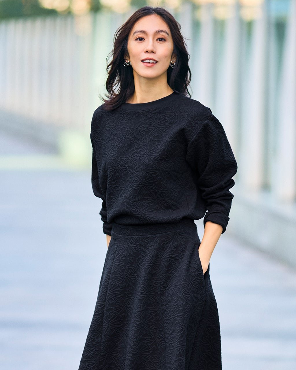 【ドゥクラッセ/DoCLASSE】のフラワージャカード・クルーネックトップス インテリア・キッズ・メンズ・レディースファッション・服の通販 founy(ファニー) ファッション Fashion レディースファッション Fashion for Women トップス・カットソー Cut & Sew Tops セットアップ Matching Sets レディーストップス・ブラウス Tops & Blouses / Assorted Women's Tops 新作・新入荷 New Arrivals / New In エレガント 上品 Elegant カッティング Cutting Detail カットソー Cut and Sewn Top ジャカード/ジャガード Jacquard, Woven Pattern ストレッチ Stretch, Stretchy Fabric セットアップ Set-Up, Coordinated Outfit フラワー Flower, Floral モチーフ Motif, Design Theme ミッドナイトブルー|ID: prp329100004837947 ipo3291000000035249771