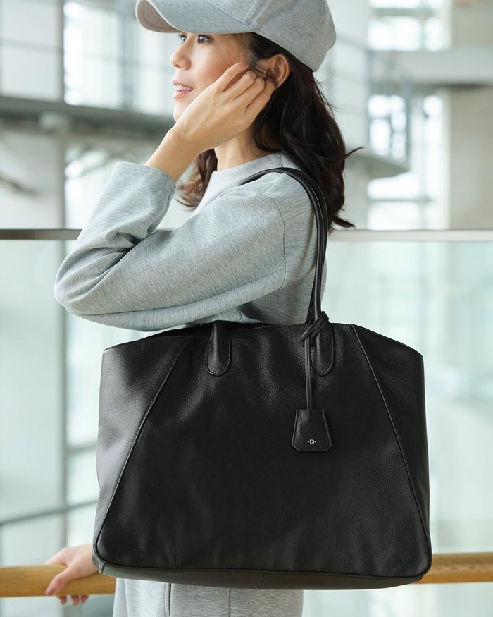 【ドゥクラッセ/DoCLASSE】の本革・エアートートバッグL インテリア・キッズ・メンズ・レディースファッション・服の通販 founy(ファニー) https://founy.com/ ファッション Fashion レディースファッション Fashion for Women バッグ Bags レイングッズ・傘・晴雨兼用傘 Umbrellas & Rain Gear フィット Fit, Slim Fit フォルム Silhouette, Form ビジネス 仕事 通勤 Business / Work / Commuting 日傘 Parasol, UV Umbrella 雑誌 Magazine, Fashion Magazine |ID: prp329100004837953 ipo3291000000035894866