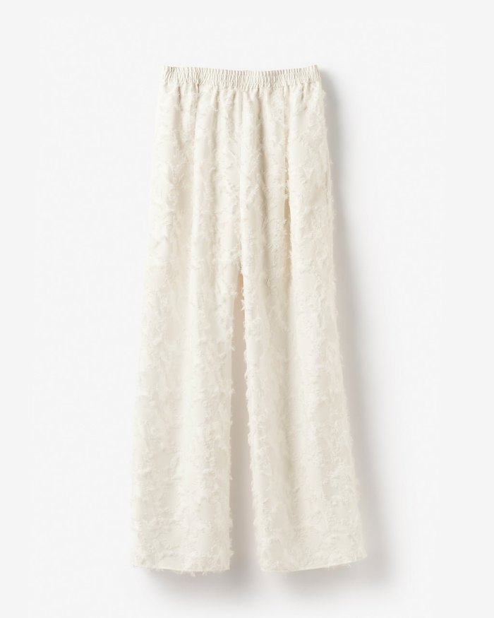 【ドゥクラッセ/DoCLASSE】のカットジャカード・ワイドパンツ インテリア・キッズ・メンズ・レディースファッション・服の通販 founy(ファニー) https://founy.com/ ファッション Fashion レディースファッション Fashion for Women パンツ Pants & Trousers 新作・新入荷 New Arrivals / New In ジャカード／ジャガード Jacquard, Woven Pattern セットアップ Set-Up, Coordinated Outfit ドローコード Drawcord, Drawstring Cord ワイド Wide, Wide Fit |ID: prp329100004837973 ipo3291000000035249882