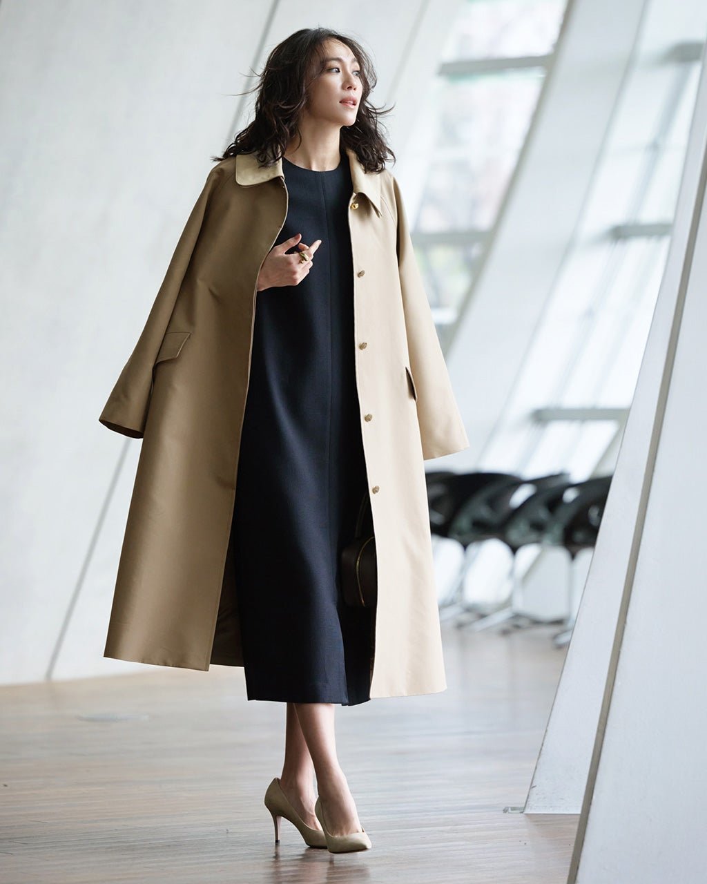 【ドゥクラッセ/DoCLASSE】の高密度ダブルクロス・ステンカラーコート 人気、トレンドファッション・服の通販 founy(ファニー) 　ファッション　Fashion　レディースファッション　Fashion for Women　アウター　Coat / Outerwear Collection　コート・ロングコート・ピーコート　Long Coats, Peacoats & More　新作・新入荷　New Arrivals / New In　なめらか　Smooth, Silky Texture　グログラン　Grosgrain, Grosgrain Ribbon　スタイリッシュ　Stylish, Fashionable　ダブル　Double, Double-Breasted　デニム　Denim, Jeans Material　フォルム　Silhouette, Form　ロング　Long, Long-Length　定番　Standard, Basic Item　 other-1|ID: prp329100004837979 ipo3291000000035249905