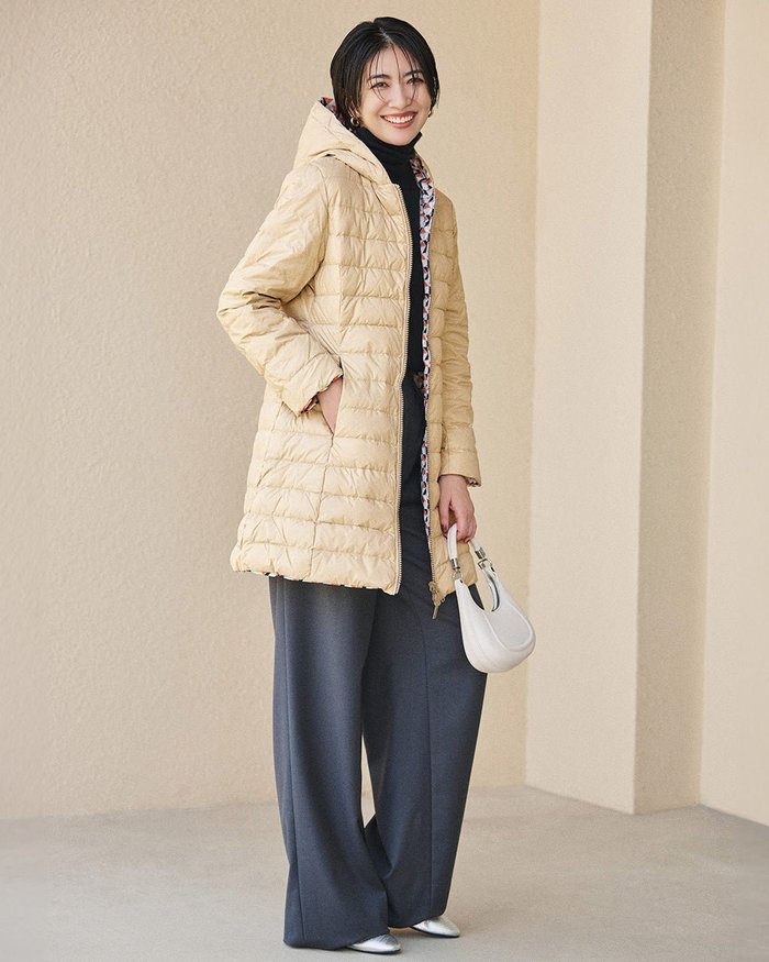 【ドゥクラッセ/DoCLASSE】のモダンリバーシブル・ジップアップダウンコート インテリア・キッズ・メンズ・レディースファッション・服の通販 founy(ファニー) https://founy.com/ ファッション Fashion レディースファッション Fashion for Women アウター Coat / Outerwear Collection コート・ロングコート・ピーコート Long Coats, Peacoats & More ダウンジャケット・軽量ダウン Warm & Lightweight Down Jackets シンプル Simple, Minimal ダウン Down, Puffer プリント Print, Printed Pattern リバーシブル Reversible, Two-Sided 無地 Plain, Solid Color |ID: prp329100004843595 ipo3291000000036290688