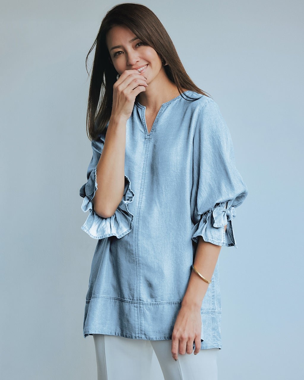 【ドゥクラッセ/DoCLASSE】のメルティーデニム・リボンスリーブチュニック 人気、トレンドファッション・服の通販 founy(ファニー) 　ファッション　Fashion　レディースファッション　Fashion for Women　トップス・カットソー　Cut & Sew Tops　シャツ・ブラウス・オフィスカジュアル　Elegant Blouses & Button-Ups　スリーブ　Sleeve, Long Sleeve / Short Sleeve　チュニック　Tunic, Long Top　フェミニン　Feminine, Girly　フレア　Flare, Flared　リボン　Ribbon, Bow　人気　Popular, Best Seller　再入荷　Restock / Back in Stock　 other-1|ID: prp329100004843596 ipo3291000000035302065