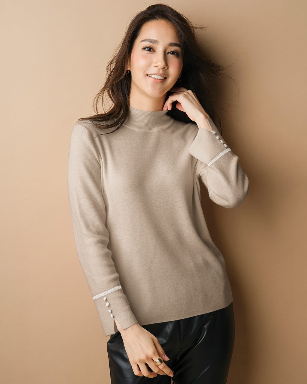 【ドゥクラッセ/DoCLASSE】の総針ニット・エッセンシャルハイネック インテリア・キッズ・メンズ・レディースファッション・服の通販 founy(ファニー) 　ファッション　Fashion　レディースファッション　Fashion for Women　トップス・カットソー　Cut & Sew Tops　ニット　Knit Tops & Sweaters　オレンジ　Orange　シンプル　Simple, Minimal　ジャケット　Jacket, Outerwear　スリット　Slit, Slit Detail　セーター　Sweater, Knitwear　雑誌　Magazine, Fashion Magazine　なめらか　Smooth, Silky Texture　ハイネック　High Neck, Mock Neck　パターン　Pattern, Design Print　グレーベージュ|ID: prp329100004848050 ipo3291000000035431286