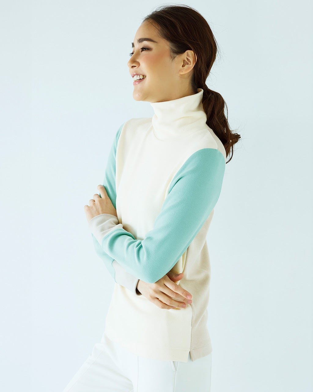 【ドゥクラッセ/DoCLASSE】のホットリブート・カラーブロックハイネック インテリア・キッズ・メンズ・レディースファッション・服の通販 founy(ファニー) 　ファッション　Fashion　レディースファッション　Fashion for Women　トップス・カットソー　Cut & Sew Tops　シャツ・ブラウス・オフィスカジュアル　Elegant Blouses & Button-Ups　ロングTシャツ・Tシャツ　Longline T-Shirts & Tees　カットソー・ベーシックTシャツ　Cut-and-Sewn Tops / Stretch Tees & Basics　アウトドア　Outdoor Clothing　カットソー　Cut and Sewn Top　スポーツ　Sports, Activewear　リラックス　Relax, Relaxed Fit　ホワイト・パターン|ID: prp329100004848052 ipo3291000000035431296