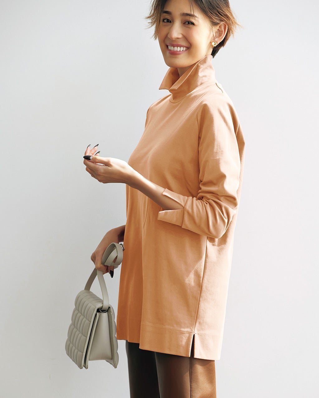 【ドゥクラッセ/DoCLASSE】の超長綿・2WAYハイネックトップス インテリア・キッズ・メンズ・レディースファッション・服の通販 founy(ファニー) ファッション Fashion レディースファッション Fashion for Women トップス・カットソー Cut & Sew Tops シャツ・ブラウス・オフィスカジュアル Elegant Blouses & Button-Ups ロングTシャツ・Tシャツ Longline T-Shirts & Tees カットソー・ベーシックTシャツ Cut-and-Sewn Tops / Stretch Tees & Basics なめらか Smooth, Silky Texture カットソー Cut and Sewn Top スリット Slit, Slit Detail チェック Check, Plaid, Tartan ハイネック High Neck, Mock Neck ロング Long, Long-Length ライトコーラル|ID: prp329100004848085 ipo3291000000035431542