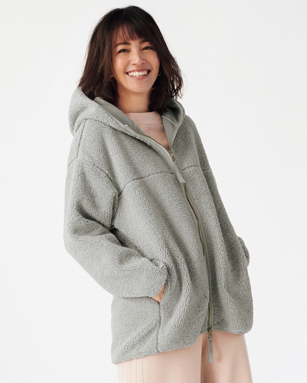 【ドゥクラッセ/DoCLASSE】のスマートボア・ミドルパーカー インテリア・キッズ・メンズ・レディースファッション・服の通販 founy(ファニー) 　ファッション　Fashion　レディースファッション　Fashion for Women　トップス・カットソー　Cut & Sew Tops　カーディガン・羽織り　Layered Style Cardigans　レディースパーカー・カジュアルフーディー　Casual Hoodies & Sweatshirts　なめらか　Smooth, Silky Texture　カーディガン　Cardigan, Knitwear　スマート　Smart, Elegant　ビッグ　Big, Oversized　フォルム　Silhouette, Form　ミドル　Middle Length, Mid Height　人気　Popular, Best Seller　グレー2|ID: prp329100004848123 ipo3291000000035431806