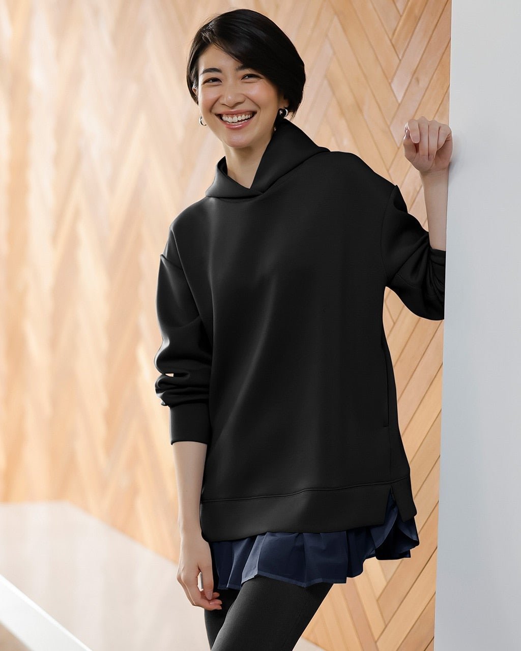 【ドゥクラッセ/DoCLASSE】の接結スムース・レイヤード風パーカー インテリア・キッズ・メンズ・レディースファッション・服の通販 founy(ファニー) ファッション Fashion レディースファッション Fashion for Women トップス・カットソー Cut & Sew Tops シャツ・ブラウス・オフィスカジュアル Elegant Blouses & Button-Ups レディースパーカー・カジュアルフーディー Casual Hoodies & Sweatshirts ロングTシャツ・Tシャツ Longline T-Shirts & Tees カットソー・ベーシックTシャツ Cut-and-Sewn Tops / Stretch Tees & Basics カットソー Cut and Sewn Top パーカー Hoodie, Parka フォルム Silhouette, Form 人気 Popular, Best Seller ブラック|ID: prp329100004848129 ipo3291000000035431859