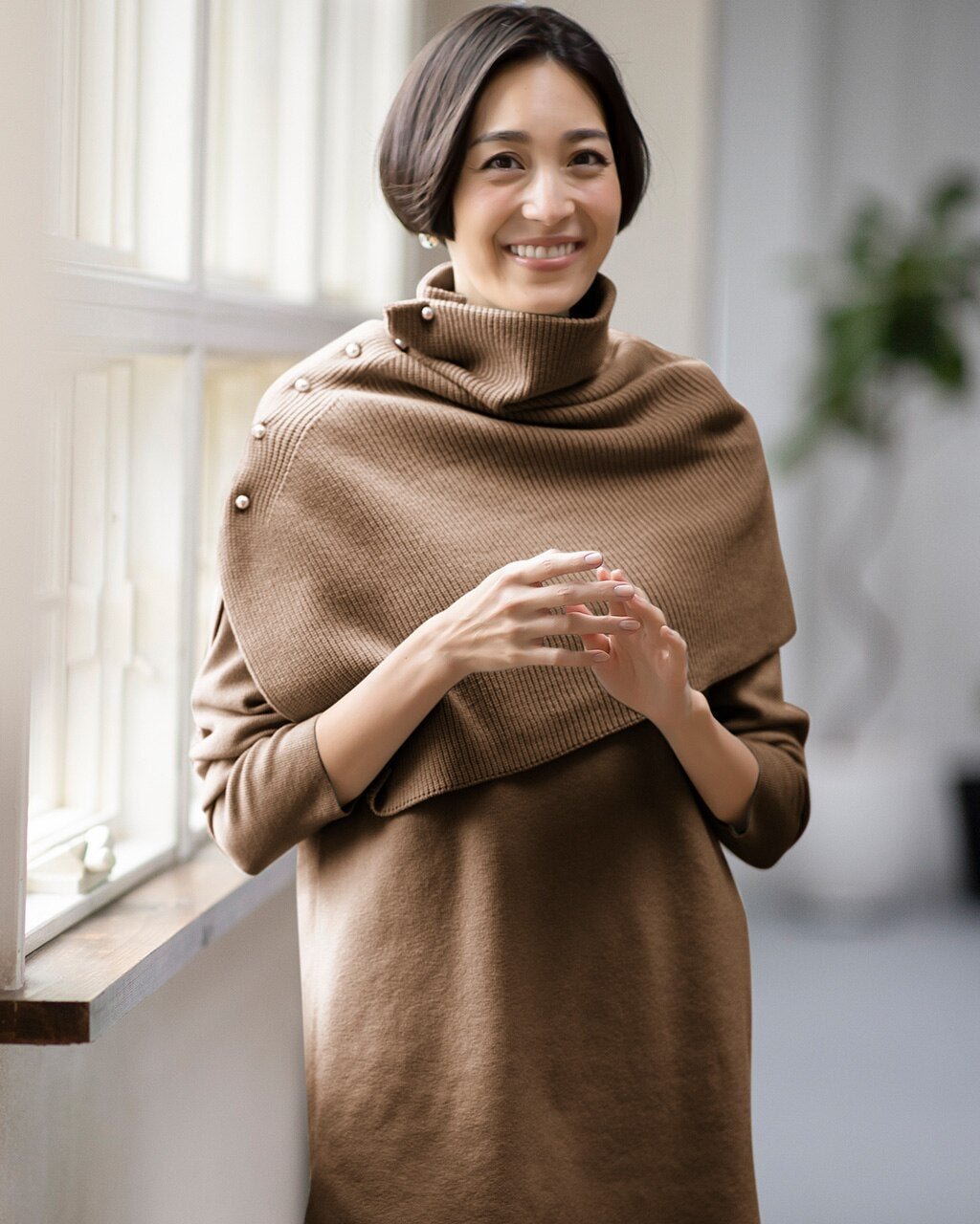 【ドゥクラッセ/DoCLASSE】のスヌード付き・ハイネックロングニット インテリア・キッズ・メンズ・レディースファッション・服の通販 founy(ファニー) ファッション Fashion レディースファッション Fashion for Women トップス・カットソー Cut & Sew Tops ニット Knit Tops & Sweaters スヌード Snood, Infinity Scarf セーター Sweater, Knitwear チュニック Tunic, Long Top パール Pearl, Pearl Accent ロング Long, Long-Length エレガント 上品 Elegant 畦 Ribbed Knit トープ|ID: prp329100004848134 ipo3291000000035431930