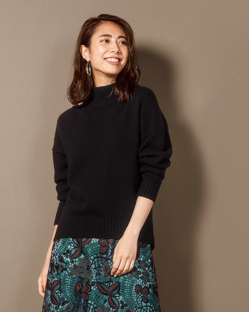 【ドゥクラッセ/DoCLASSE】のイタリア糸・カシミヤ混バルキーハイネック インテリア・キッズ・メンズ・レディースファッション・服の通販 founy(ファニー) 　ファッション　Fashion　レディースファッション　Fashion for Women　トップス・カットソー　Cut & Sew Tops　ニット　Knit Tops & Sweaters　イタリア　Italy　スタンダード　Standard, Basic　セーター　Sweater, Knitwear　トレンド　Trend, Trending Now　ハイネック　High Neck, Mock Neck　ベーシック　Basic, Essential　ミドル　Middle Length, Mid Height　ブラック|ID: prp329100004848153 ipo3291000000035432100