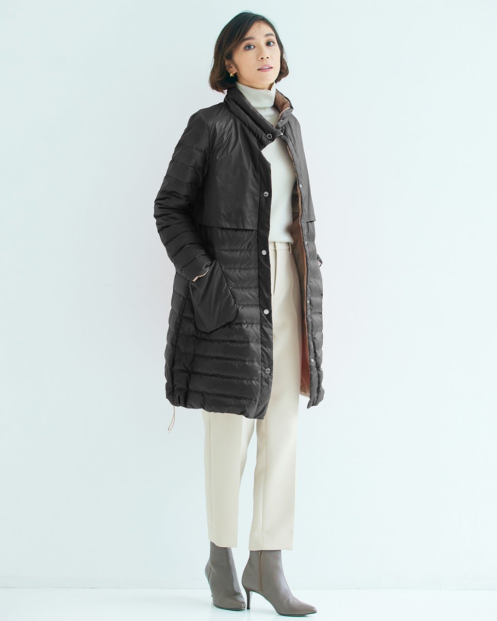 【ドゥクラッセ/DoCLASSE】のAIRダウン・リバーシブルコート インテリア・キッズ・メンズ・レディースファッション・服の通販 founy(ファニー) 　ファッション　Fashion　レディースファッション　Fashion for Women　アウター　Coat / Outerwear Collection　コート・ロングコート・ピーコート　Long Coats, Peacoats & More　タフタ　Taffeta, Structured Fabric　ダウン　Down, Puffer　パッチ　Patch, Appliqué　フラップ　Flap, Flap Pocket　ポケット　Pocket, Pocket Detail　リバーシブル　Reversible, Two-Sided　ブラックパターン|ID: prp329100004848183 ipo3291000000035432504