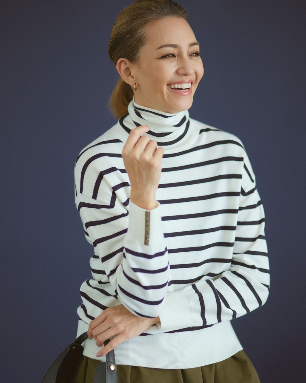 【ドゥクラッセ/DoCLASSE】のビーズデザインカフス・タートルニット インテリア・キッズ・メンズ・レディースファッション・服の通販 founy(ファニー) 　ファッション　Fashion　レディースファッション　Fashion for Women　トップス・カットソー　Cut & Sew Tops　ニット　Knit Tops & Sweaters　セーター　Sweater, Knitwear　タートルネック　Turtleneck, High Neck　ネイビー&times;ホワイト|ID: prp329100004848203 ipo3291000000035432691