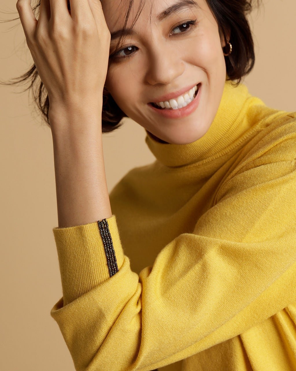 【ドゥクラッセ/DoCLASSE】のビーズデザインカフス・タートルニット インテリア・キッズ・メンズ・レディースファッション・服の通販 founy(ファニー) 　ファッション　Fashion　レディースファッション　Fashion for Women　トップス・カットソー　Cut & Sew Tops　ニット　Knit Tops & Sweaters　セーター　Sweater, Knitwear　タートルネック　Turtleneck, High Neck　イエロー|ID: prp329100004848203 ipo3291000000035432694