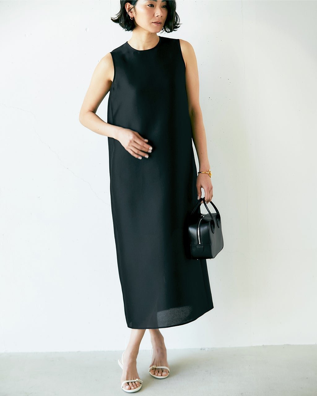 【ドゥクラッセ/DoCLASSE】のオクタダブルクロス・ストレートロングワンピース インテリア・キッズ・メンズ・レディースファッション・服の通販 founy(ファニー) 　ファッション　Fashion　レディースファッション　Fashion for Women　ワンピース　Dresses　エレガント 上品　Elegant　シルク　Silk, 100% Silk　マキシ　Maxi, Full Length　モダン　Modern, Contemporary　吸水　Absorbent, Quick-Dry　夏　Summer　ブラック|ID: prp329100004850774 ipo3291000000035561422