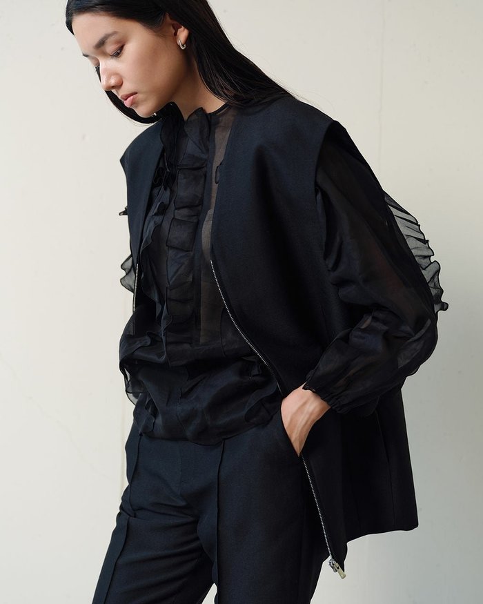 【ドゥクラッセ/DoCLASSE】のシルキーダブルフェイス・コクーンジレ インテリア・キッズ・メンズ・レディースファッション・服の通販 founy(ファニー) https://founy.com/ ファッション Fashion レディースファッション Fashion for Women アウター Coat / Outerwear Collection レディースジャケット・軽アウター Jackets 新作・新入荷 New Arrivals / New In カッティング Cutting Detail ジップ Zip, Zipper ジャケット Jacket, Outerwear スタイリッシュ Stylish, Fashionable スマート Smart, Elegant フロント Front, Front Design ベスト Vest, Waistcoat |ID: prp329100004856951 ipo3291000000035832877