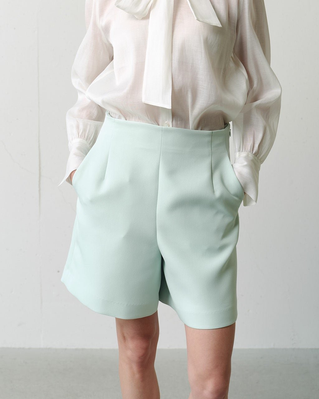 【ドゥクラッセ/DoCLASSE】のマトラッセクロス・ショートパンツ 人気、トレンドファッション・服の通販 founy(ファニー) 　ファッション　Fashion　レディースファッション　Fashion for Women　パンツ　Pants & Trousers　ショートパンツ・ハーフパンツ　High-Waisted & Relaxed Shorts　新作・新入荷　New Arrivals / New In　エレガント 上品　Elegant　カッティング　Cutting Detail　ショート　Short, Short Length　ストレッチ　Stretch, Stretchy Fabric　 other-1|ID: prp329100004856952 ipo3291000000035832882