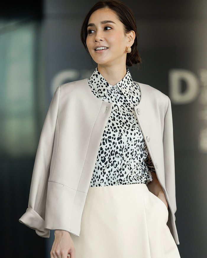 【ドゥクラッセ/DoCLASSE】の二重織りカルゼ・ペプラムジャケット インテリア・キッズ・メンズ・レディースファッション・服の通販 founy(ファニー) https://founy.com/ ファッション Fashion レディースファッション Fashion for Women アウター Coat / Outerwear Collection レディースジャケット・軽アウター Jackets おすすめ Recommended / Our Picks ジャケット Jacket, Outerwear ダブル Double, Double-Breasted フォルム Silhouette, Form フォーマル Formal, Dressy フレア Flare, Flared ペプラム Peplum, Flared Hem エレガント 上品 Elegant |ID: prp329100004856959 ipo3291000000035833010