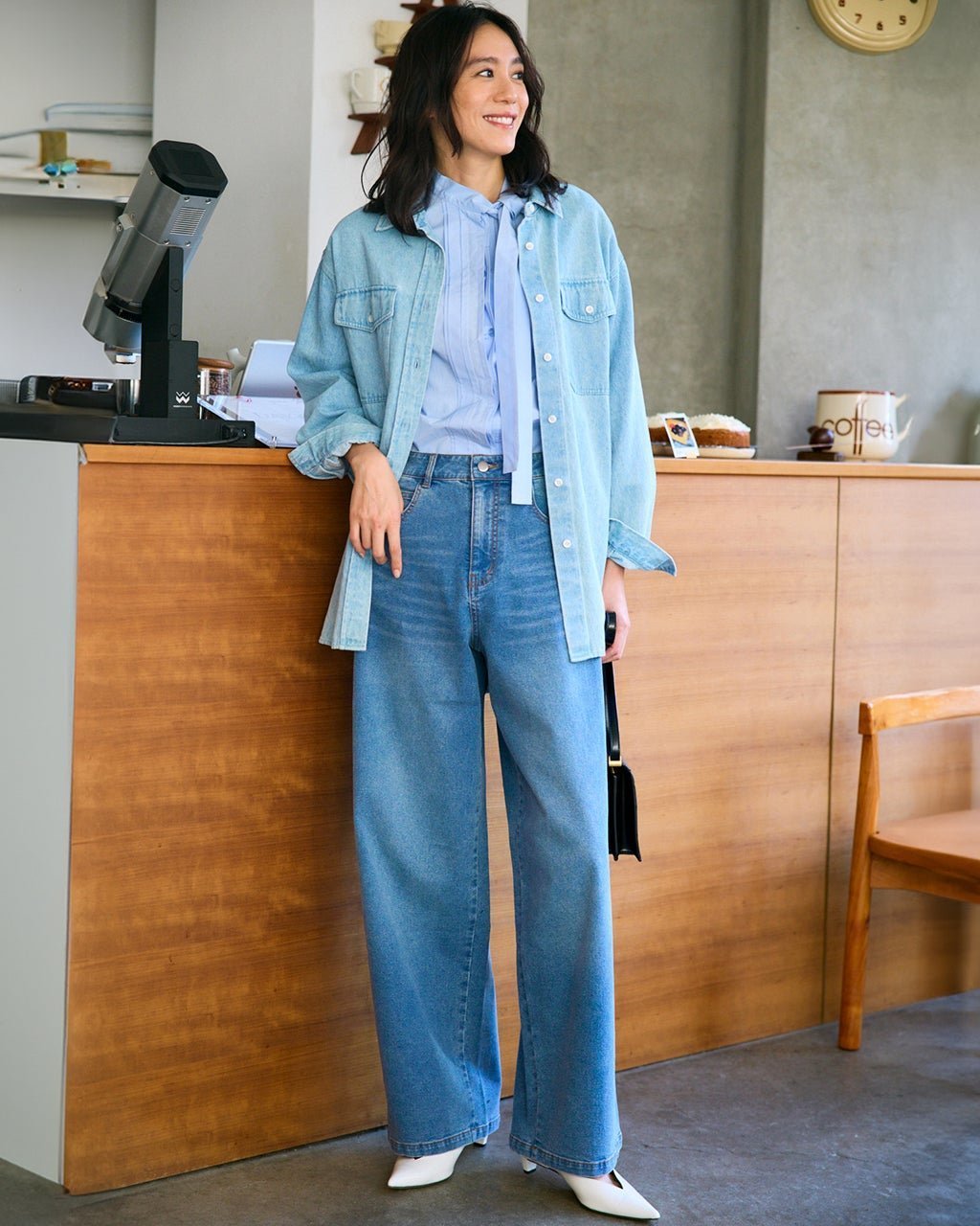 【ドゥクラッセ/DoCLASSE】のフォルムデニム・バレルパンツ インテリア・キッズ・メンズ・レディースファッション・服の通販 founy(ファニー) 　ファッション　Fashion　レディースファッション　Fashion for Women　パンツ　Pants & Trousers　新作・新入荷　New Arrivals / New In　インディゴ　Indigo Denim　ストレッチ　Stretch, Stretchy Fabric　デニム　Denim, Jeans Material　フォルム　Silhouette, Form　ヴィンテージ　Vintage Style　エレガント 上品　Elegant　夏　Summer　春　Spring　S/S・春夏　SS, Spring/Summer, Warm Season　ライトインディゴ|ID: prp329100004856986 ipo3291000000035833336