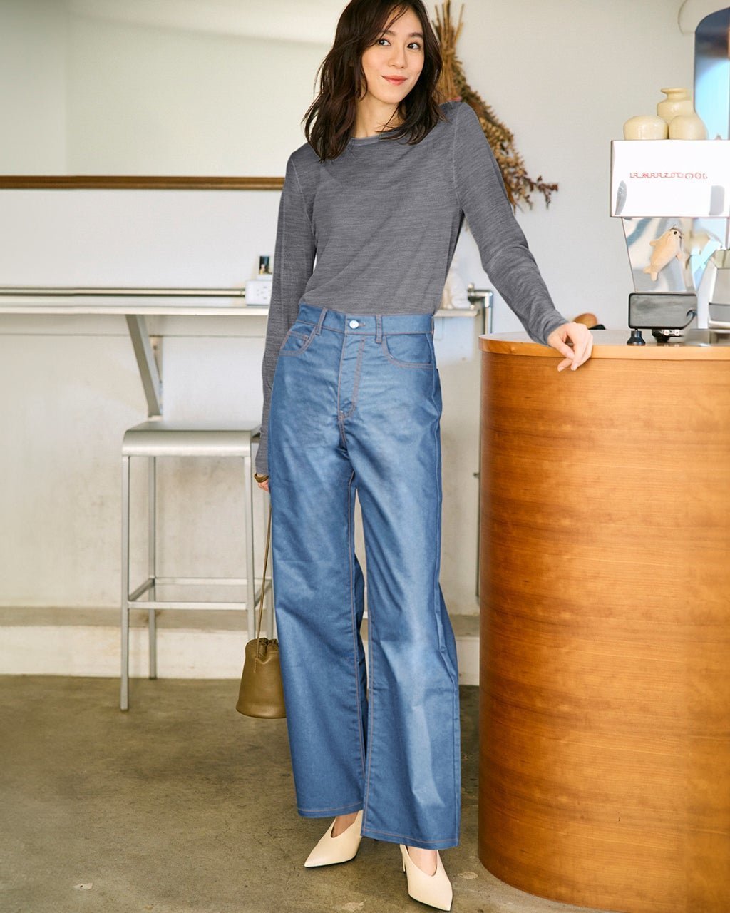 【ドゥクラッセ/DoCLASSE】のフォルムデニム・セミワイド/72cm インテリア・キッズ・メンズ・レディースファッション・服の通販 founy(ファニー) 　ファッション　Fashion　レディースファッション　Fashion for Women　パンツ　Pants & Trousers　新作・新入荷　New Arrivals / New In　ストレッチ　Stretch, Stretchy Fabric　デニム　Denim, Jeans Material　バランス　Balance, Style Balance　フォルム　Silhouette, Form　ワイド　Wide, Wide Fit　ヴィンテージ　Vintage Style　ライトインディゴ|ID: prp329100004856989 ipo3291000000035833380