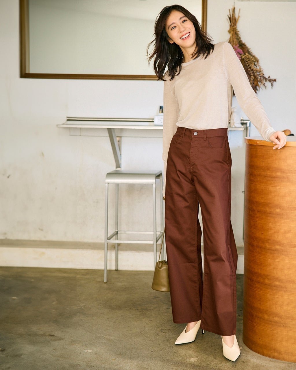 【ドゥクラッセ/DoCLASSE】のフォルムデニム・セミワイド/68cm インテリア・キッズ・メンズ・レディースファッション・服の通販 founy(ファニー) 　ファッション　Fashion　レディースファッション　Fashion for Women　パンツ　Pants & Trousers　新作・新入荷　New Arrivals / New In　ストレッチ　Stretch, Stretchy Fabric　デニム　Denim, Jeans Material　バランス　Balance, Style Balance　フォルム　Silhouette, Form　ワイド　Wide, Wide Fit　ヴィンテージ　Vintage Style　ブラウン|ID: prp329100004856990 ipo3291000000035833385