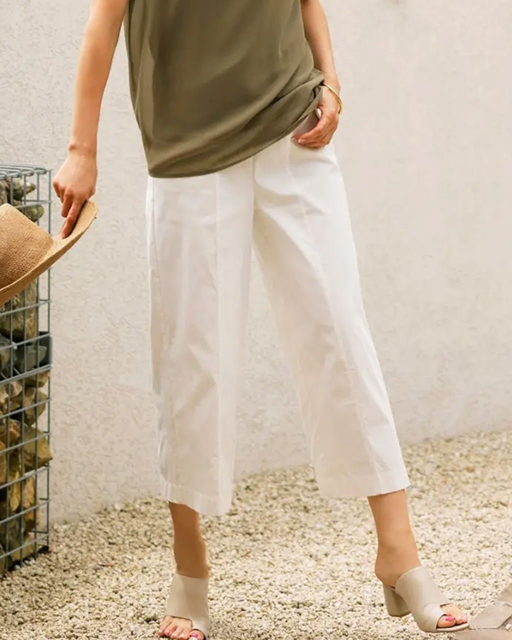 【ドゥクラッセ/DoCLASSE】のドライタッチ・クロップドワイド インテリア・キッズ・メンズ・レディースファッション・服の通販 founy(ファニー) 　ファッション　Fashion　レディースファッション　Fashion for Women　パンツ　Pants & Trousers　ストレッチ　Stretch, Stretchy Fabric　フォルム　Silhouette, Form　ホワイト|ID: prp329100004860385 ipo3291000000035992717