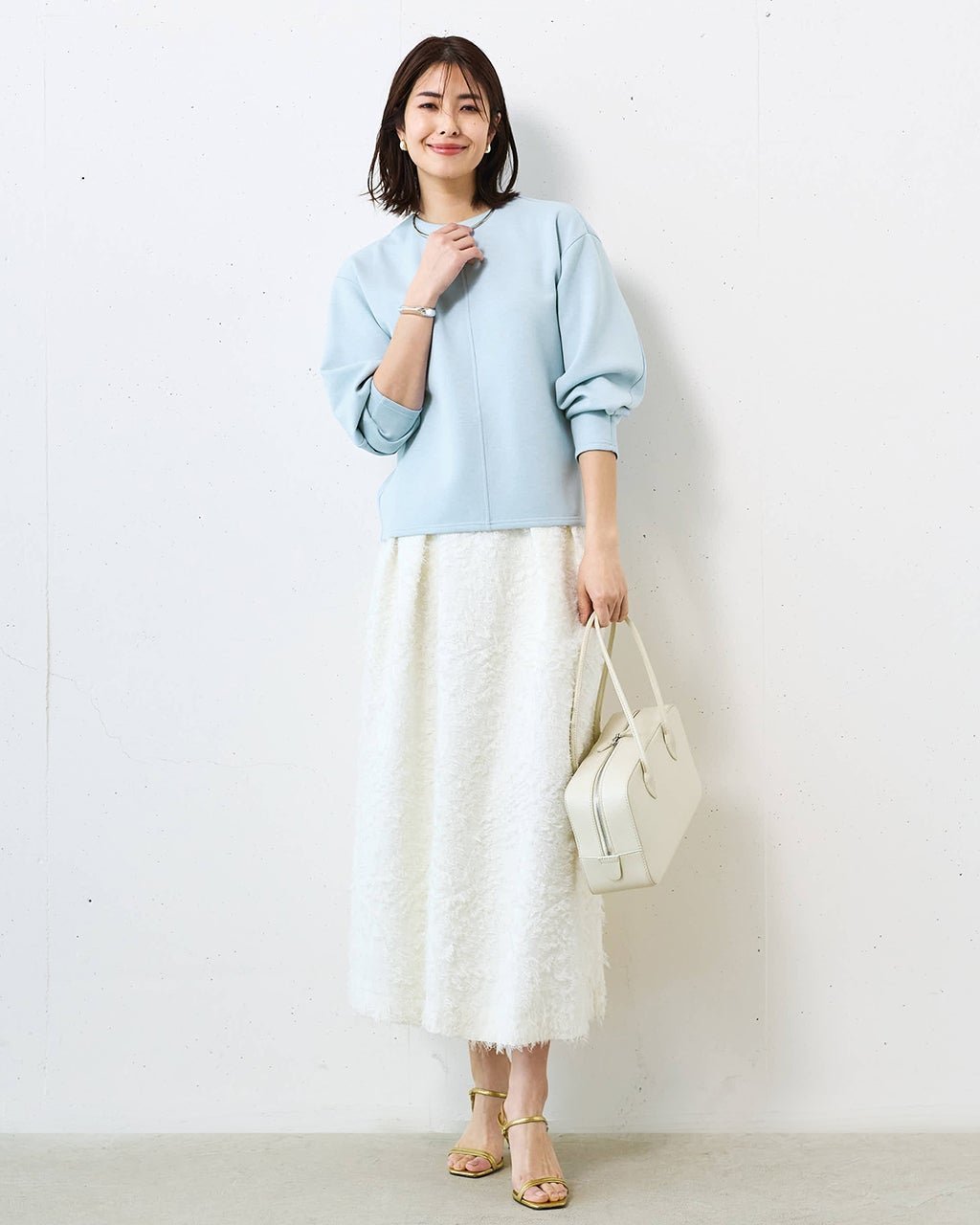 【ドゥクラッセ/DoCLASSE】のライトダンボールニット・センター切替トップス インテリア・キッズ・メンズ・レディースファッション・服の通販 founy(ファニー) 　ファッション　Fashion　レディースファッション　Fashion for Women　トップス・カットソー　Cut & Sew Tops　ニット　Knit Tops & Sweaters　シャツ・ブラウス・オフィスカジュアル　Elegant Blouses & Button-Ups　ロングTシャツ・Tシャツ　Longline T-Shirts & Tees　カットソー・ベーシックTシャツ　Cut-and-Sewn Tops / Stretch Tees & Basics　新作・新入荷　New Arrivals / New In　カットソー　Cut and Sewn Top　コンパクト　Compact, Small Size　ストレッチ　Stretch, Stretchy Fabric　セットアップ　Set-Up, Coordinated Outfit　センター　Center, Center Line　フェミニン　Feminine, Girly　ワイド　Wide, Wide Fit　切替　Switching, Contrast Panel　ライトブルー|ID: prp329100004860405 ipo3291000000035993015