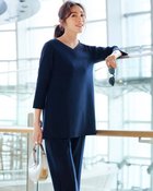 【ドゥクラッセ/DoCLASSE】のライトダンボールニット・浅Vフレアトップス ミッドナイトブルー|ID: prp329100004860416 ipo3291000000035993120