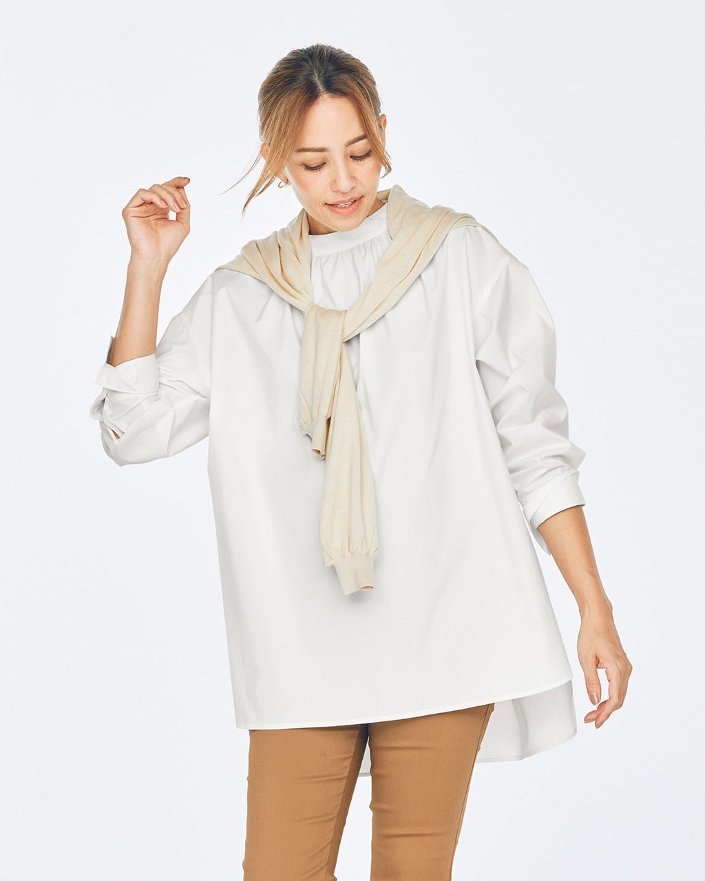 【ドゥクラッセ/DoCLASSE】のオフハイネック・2WAYシャツチュニック インテリア・キッズ・メンズ・レディースファッション・服の通販 founy(ファニー) 　ファッション　Fashion　レディースファッション　Fashion for Women　トップス・カットソー　Cut & Sew Tops　シャツ・ブラウス・オフィスカジュアル　Elegant Blouses & Button-Ups　カフス　Cuff Design　チュニック　Tunic, Long Top　フェミニン　Feminine, Girly　ミックス　Mix, Mixed Style　ロング　Long, Long-Length　ホワイト|ID: prp329100004866610 ipo3291000000036247230