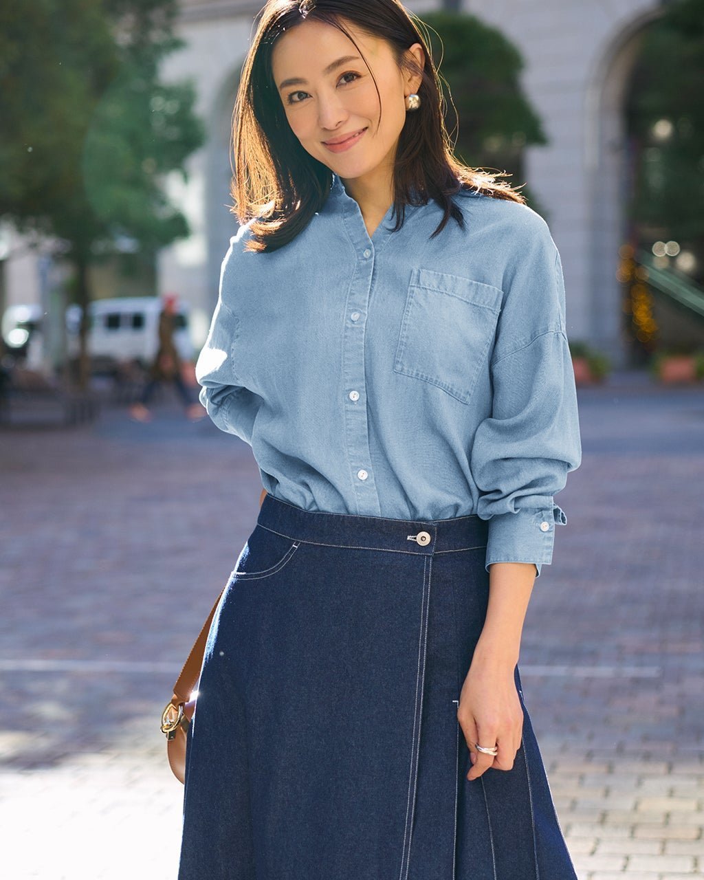 【ドゥクラッセ/DoCLASSE】のドレーピーデニム・オーバーシャツ インテリア・キッズ・メンズ・レディースファッション・服の通販 founy(ファニー) 　ファッション　Fashion　レディースファッション　Fashion for Women　トップス・カットソー　Cut & Sew Tops　シャツ・ブラウス・オフィスカジュアル　Elegant Blouses & Button-Ups　新作・新入荷　New Arrivals / New In　とろみ　Fluid, Flowy Fabric　デニム　Denim, Jeans Material　ロング　Long, Long-Length　羽織　Haori, Light Jacket　ライトインディゴ|ID: prp329100004871407 ipo3291000000036315407