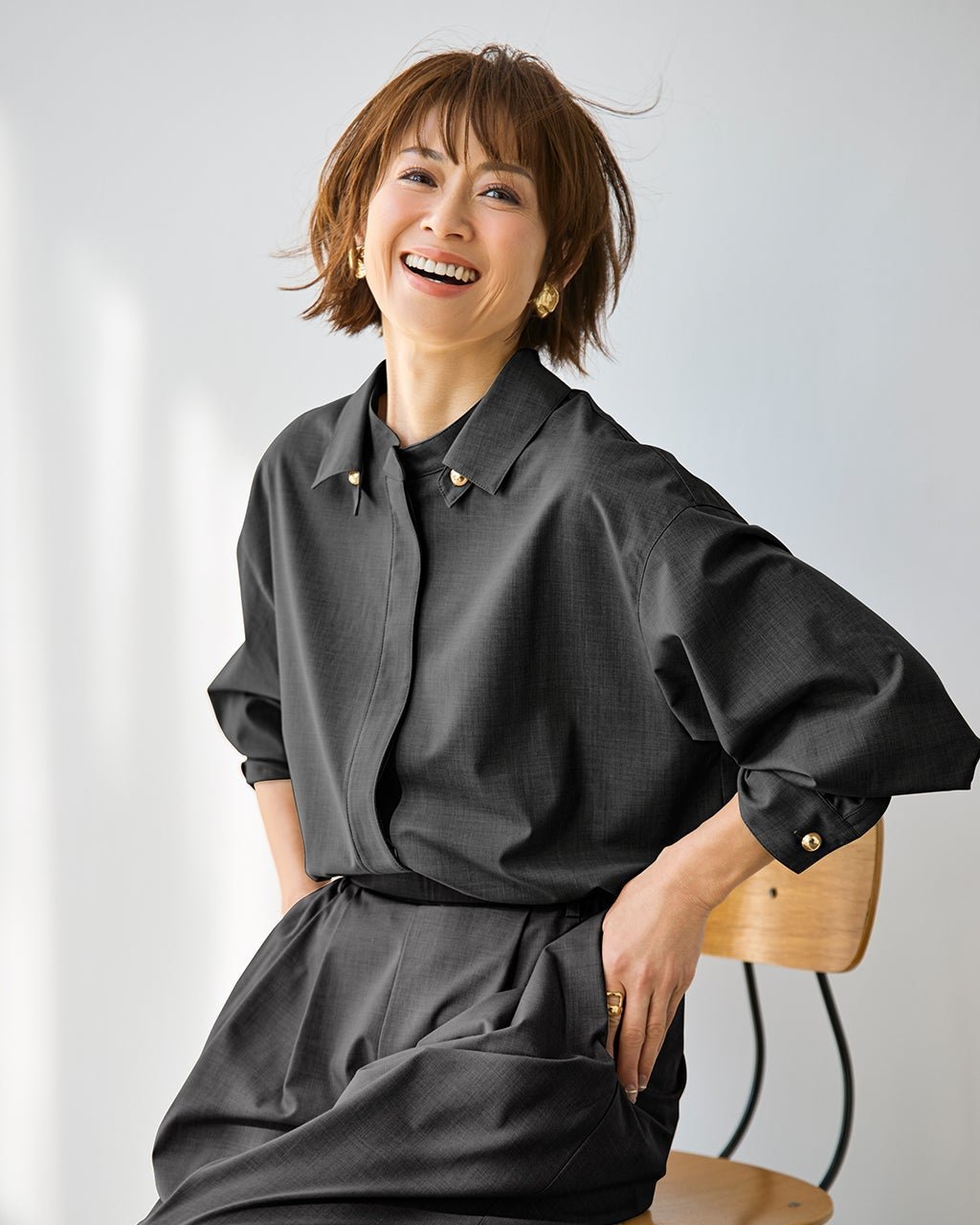 【ドゥクラッセ/DoCLASSE】のストレッチビスコース・オーバーシャツ インテリア・キッズ・メンズ・レディースファッション・服の通販 founy(ファニー) 　ファッション　Fashion　レディースファッション　Fashion for Women　トップス・カットソー　Cut & Sew Tops　シャツ・ブラウス・オフィスカジュアル　Elegant Blouses & Button-Ups　新作・新入荷　New Arrivals / New In　とろみ　Fluid, Flowy Fabric　なめらか　Smooth, Silky Texture　サマー　Summer, Summer Style　シンプル　Simple, Minimal　ストレッチ　Stretch, Stretchy Fabric　スマート　Smart, Elegant　ドレープ　Drape, Draping Fabric　フォルム　Silhouette, Form　リュクス　Luxury, Elegant, High-End, Chic　定番　Standard, Basic Item　チャコール|ID: prp329100004871440 ipo3291000000036315810