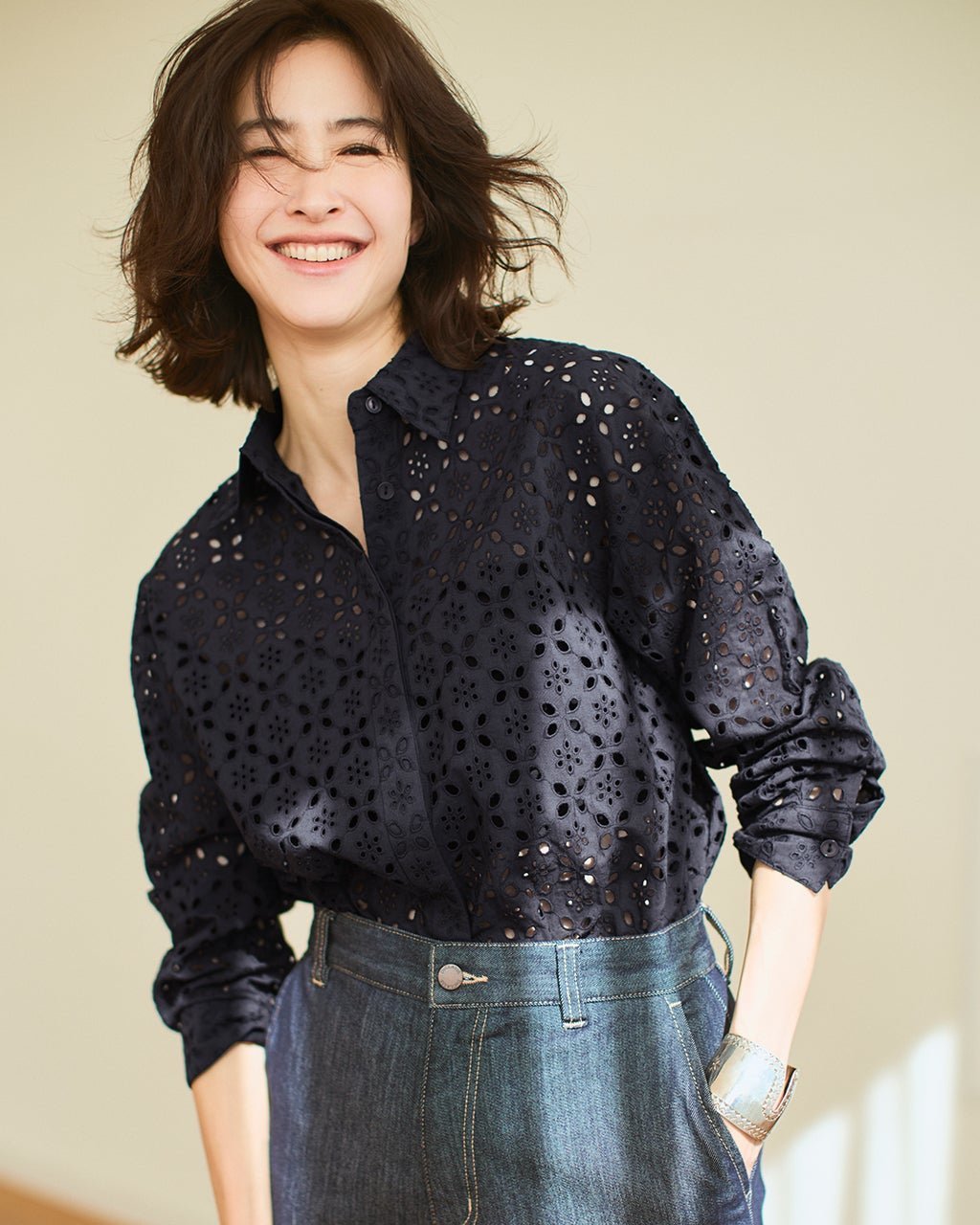 【ドゥクラッセ/DoCLASSE】のカットワークレース・比翼シャツ インテリア・キッズ・メンズ・レディースファッション・服の通販 founy(ファニー) 　ファッション　Fashion　レディースファッション　Fashion for Women　トップス・カットソー　Cut & Sew Tops　シャツ・ブラウス・オフィスカジュアル　Elegant Blouses & Button-Ups　新作・新入荷　New Arrivals / New In　フロント　Front, Front Design　レース　Lace, Lace Fabric　ワーク　Workwear, Utility Style　夏　Summer　ミッドナイトブルー|ID: prp329100004871454 ipo3291000000036316032