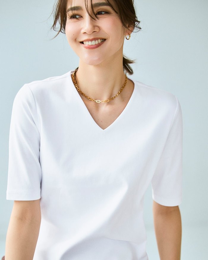 【ドゥクラッセ/DoCLASSE】のVネック/5分袖・ドゥクラッセTシャツ インテリア・キッズ・メンズ・レディースファッション・服の通販 founy(ファニー) https://founy.com/ ファッション Fashion レディースファッション Fashion for Women トップス・カットソー Cut & Sew Tops シャツ・ブラウス・オフィスカジュアル Elegant Blouses & Button-Ups ロングTシャツ・Tシャツ Longline T-Shirts & Tees カットソー・ベーシックTシャツ Cut-and-Sewn Tops / Stretch Tees & Basics Vネックトップス V-Neck Tops / V-Cut Neckline Shirts インナー Innerwear カットソー Cut and Sewn Top クール Cool, Chic ショルダー Shoulder, Shoulder Strap シンプル Simple, Minimal ジャケット Jacket, Outerwear デニム Denim, Jeans Material 定番 Standard, Basic Item なめらか Smooth, Silky Texture 人気 Popular, Best Seller パール Pearl, Pearl Accent ベーシック Basic, Essential 半袖 Short Sleeve, Half Sleeve 新作・新入荷 New Arrivals / New In おすすめ Recommended / Our Picks ビジネス 仕事 通勤 Business / Work / Commuting |ID: prp329100004877056 ipo3291000000036379110