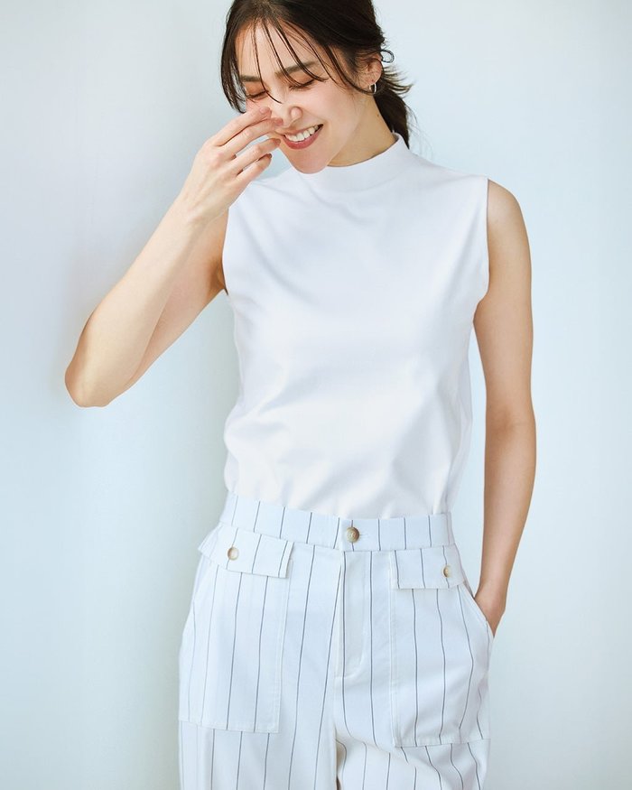 【ドゥクラッセ/DoCLASSE】のハイネック/ノースリーブ・ドゥクラッセTシャツ インテリア・キッズ・メンズ・レディースファッション・服の通販 founy(ファニー) https://founy.com/ ファッション Fashion レディースファッション Fashion for Women トップス・カットソー Cut & Sew Tops キャミソール&ノースリーブ Camisoles & Sleeveless Tops シャツ・ブラウス・オフィスカジュアル Elegant Blouses & Button-Ups ロングTシャツ・Tシャツ Longline T-Shirts & Tees カットソー・ベーシックTシャツ Cut-and-Sewn Tops / Stretch Tees & Basics インナー Innerwear カットソー Cut and Sewn Top シンプル Simple, Minimal ジャケット Jacket, Outerwear デニム Denim, Jeans Material 定番 Standard, Basic Item なめらか Smooth, Silky Texture ノースリーブ Sleeveless, No-Sleeve 人気 Popular, Best Seller ハイネック High Neck, Mock Neck パール Pearl, Pearl Accent ベーシック Basic, Essential 半袖 Short Sleeve, Half Sleeve 新作・新入荷 New Arrivals / New In おすすめ Recommended / Our Picks 夏 Summer ビジネス 仕事 通勤 Business / Work / Commuting |ID: prp329100004877057 ipo3291000000036379125