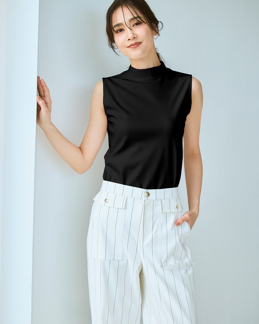 【ドゥクラッセ/DoCLASSE】のハイネック/ノースリーブ・ドゥクラッセTシャツ インテリア・キッズ・メンズ・レディースファッション・服の通販 founy(ファニー) ファッション Fashion レディースファッション Fashion for Women トップス・カットソー Cut & Sew Tops キャミソール&ノースリーブ Camisoles & Sleeveless Tops シャツ・ブラウス・オフィスカジュアル Elegant Blouses & Button-Ups ロングTシャツ・Tシャツ Longline T-Shirts & Tees カットソー・ベーシックTシャツ Cut-and-Sewn Tops / Stretch Tees & Basics インナー Innerwear カットソー Cut and Sewn Top シンプル Simple, Minimal ジャケット Jacket, Outerwear デニム Denim, Jeans Material 定番 Standard, Basic Item なめらか Smooth, Silky Texture ノースリーブ Sleeveless, No-Sleeve 人気 Popular, Best Seller ハイネック High Neck, Mock Neck パール Pearl, Pearl Accent ベーシック Basic, Essential 半袖 Short Sleeve, Half Sleeve 新作・新入荷 New Arrivals / New In おすすめ Recommended / Our Picks 夏 Summer ビジネス 仕事 通勤 Business / Work / Commuting ブラック|ID: prp329100004877057 ipo3291000000036379129