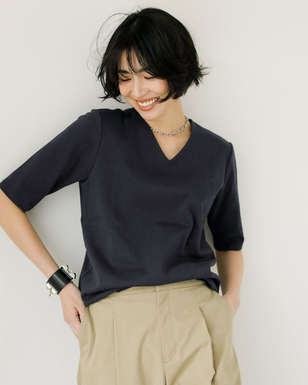 【ドゥクラッセ/DoCLASSE】のVネック/5分袖・ドゥクラッセTシャツ インテリア・キッズ・メンズ・レディースファッション・服の通販 founy(ファニー) 　ファッション　Fashion　レディースファッション　Fashion for Women　トップス・カットソー　Cut & Sew Tops　シャツ・ブラウス・オフィスカジュアル　Elegant Blouses & Button-Ups　ロングTシャツ・Tシャツ　Longline T-Shirts & Tees　カットソー・ベーシックTシャツ　Cut-and-Sewn Tops / Stretch Tees & Basics　Vネックトップス　V-Neck Tops / V-Cut Neckline Shirts　カットソー　Cut and Sewn Top　クール　Cool, Chic　ショルダー　Shoulder, Shoulder Strap　ジャケット　Jacket, Outerwear　ダブル　Double, Double-Breasted　定番　Standard, Basic Item　なめらか　Smooth, Silky Texture　人気　Popular, Best Seller　フロント　Front, Front Design　ベーシック　Basic, Essential　ラベンダー　Lavender　リラックス　Relax, Relaxed Fit　新作・新入荷　New Arrivals / New In　エレガント 上品　Elegant　ビジネス 仕事 通勤　Business / Work / Commuting　ミッドナイトブルー|ID: prp329100004919772 ipo3291000000036910609