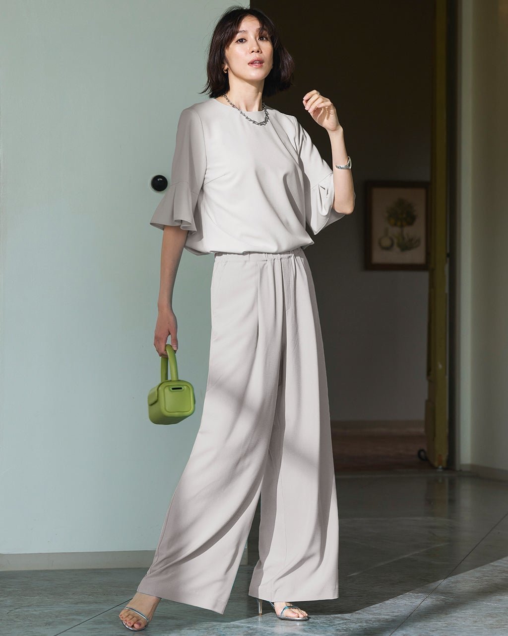 【ドゥクラッセ/DoCLASSE】のSARARI Air・ワイドパンツ インテリア・キッズ・メンズ・レディースファッション・服の通販 founy(ファニー) 　ファッション　Fashion　レディースファッション　Fashion for Women　セットアップ　Matching Sets　レディースパンツ・ボトムス　Pants & Trousers / Bottoms　セットアップ　Set-Up, Coordinated Outfit　ドレープ　Drape, Draping Fabric　フロント　Front, Front Design　ワイド　Wide, Wide Fit　新作・新入荷　New Arrivals / New In　夏　Summer　ビジネス 仕事 通勤　Business / Work / Commuting　ライトグレー|ID: prp329100004919779 ipo3291000000036910650