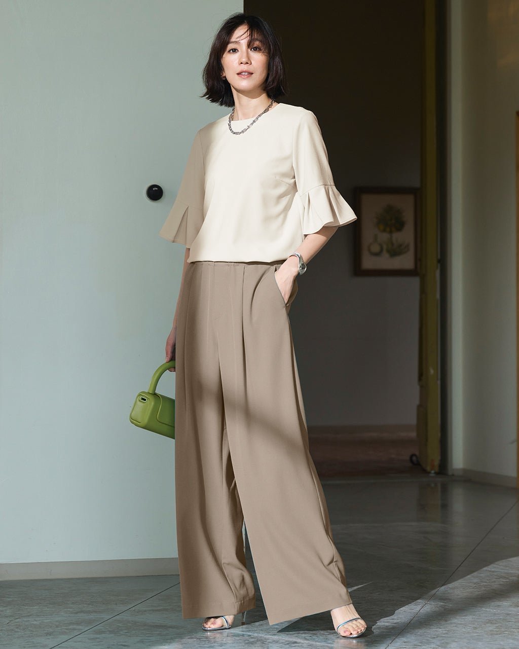 【ドゥクラッセ/DoCLASSE】のSARARI Air・ワイドパンツ インテリア・キッズ・メンズ・レディースファッション・服の通販 founy(ファニー) 　ファッション　Fashion　レディースファッション　Fashion for Women　セットアップ　Matching Sets　レディースパンツ・ボトムス　Pants & Trousers / Bottoms　セットアップ　Set-Up, Coordinated Outfit　ドレープ　Drape, Draping Fabric　フロント　Front, Front Design　ワイド　Wide, Wide Fit　新作・新入荷　New Arrivals / New In　夏　Summer　ビジネス 仕事 通勤　Business / Work / Commuting　トープ|ID: prp329100004919779 ipo3291000000036910652