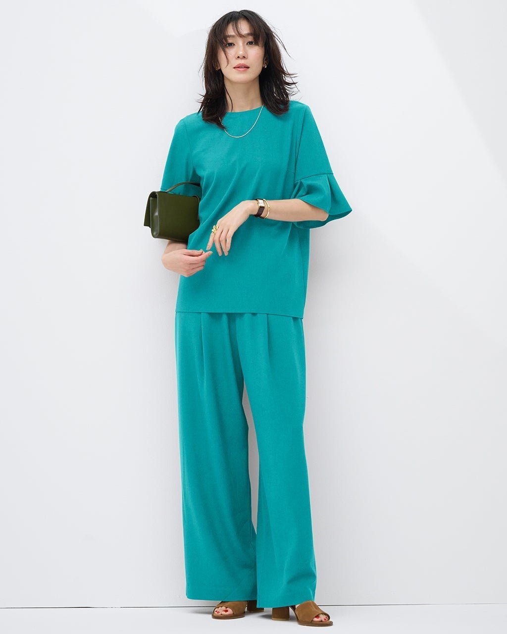 【ドゥクラッセ/DoCLASSE】のSARARI Air・ワイドパンツ インテリア・キッズ・メンズ・レディースファッション・服の通販 founy(ファニー) 　ファッション　Fashion　レディースファッション　Fashion for Women　セットアップ　Matching Sets　レディースパンツ・ボトムス　Pants & Trousers / Bottoms　セットアップ　Set-Up, Coordinated Outfit　ドレープ　Drape, Draping Fabric　フロント　Front, Front Design　ワイド　Wide, Wide Fit　新作・新入荷　New Arrivals / New In　夏　Summer　ビジネス 仕事 通勤　Business / Work / Commuting　アクア|ID: prp329100004919779 ipo3291000000036910653