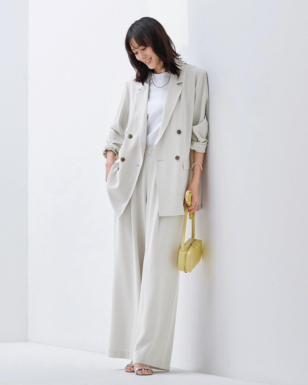 【ドゥクラッセ/DoCLASSE】のSARARI Air・ダブルジャケット インテリア・キッズ・メンズ・レディースファッション・服の通販 founy(ファニー) 　ファッション　Fashion　レディースファッション　Fashion for Women　アウター　Coat / Outerwear Collection　レディースジャケット・軽アウター　Jackets　カーディガン　Cardigan, Knitwear　ジャケット　Jacket, Outerwear　ダブル　Double, Double-Breasted　フォルム　Silhouette, Form　フォーマル　Formal, Dressy　新作・新入荷　New Arrivals / New In　夏　Summer　ビジネス 仕事 通勤　Business / Work / Commuting　ライトグレー|ID: prp329100004919781 ipo3291000000036910663