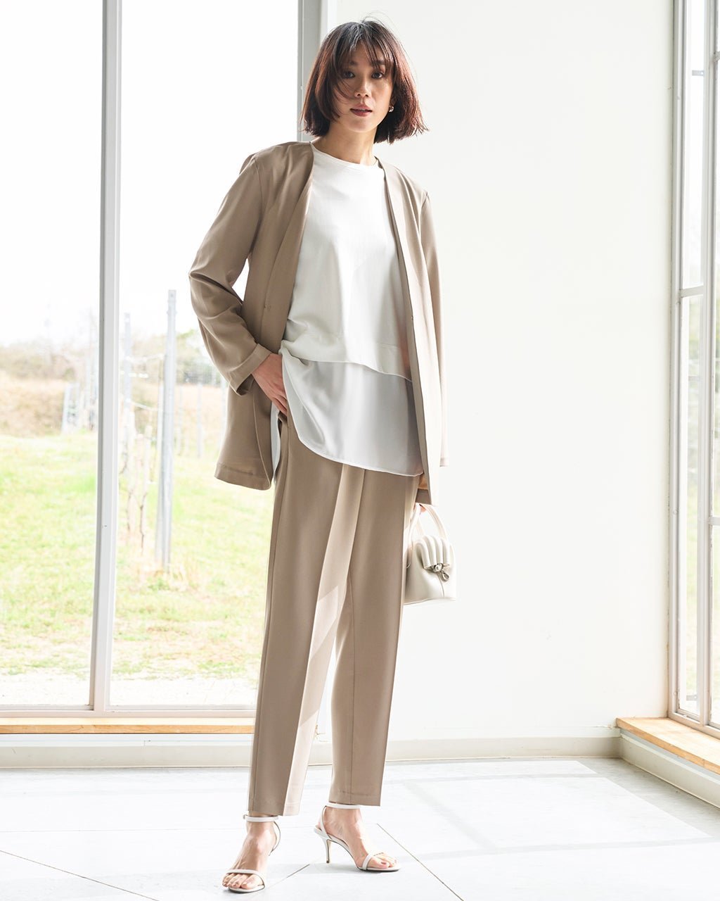 【ドゥクラッセ/DoCLASSE】のSARARI Air・ノーカラーVジャケット インテリア・キッズ・メンズ・レディースファッション・服の通販 founy(ファニー) 　ファッション　Fashion　レディースファッション　Fashion for Women　アウター　Coat / Outerwear Collection　レディースジャケット・軽アウター　Jackets　カーディガン　Cardigan, Knitwear　ジャケット　Jacket, Outerwear　ロング　Long, Long-Length　ワイド　Wide, Wide Fit　新作・新入荷　New Arrivals / New In　夏　Summer　ビジネス 仕事 通勤　Business / Work / Commuting　トープ|ID: prp329100004919782 ipo3291000000036910672