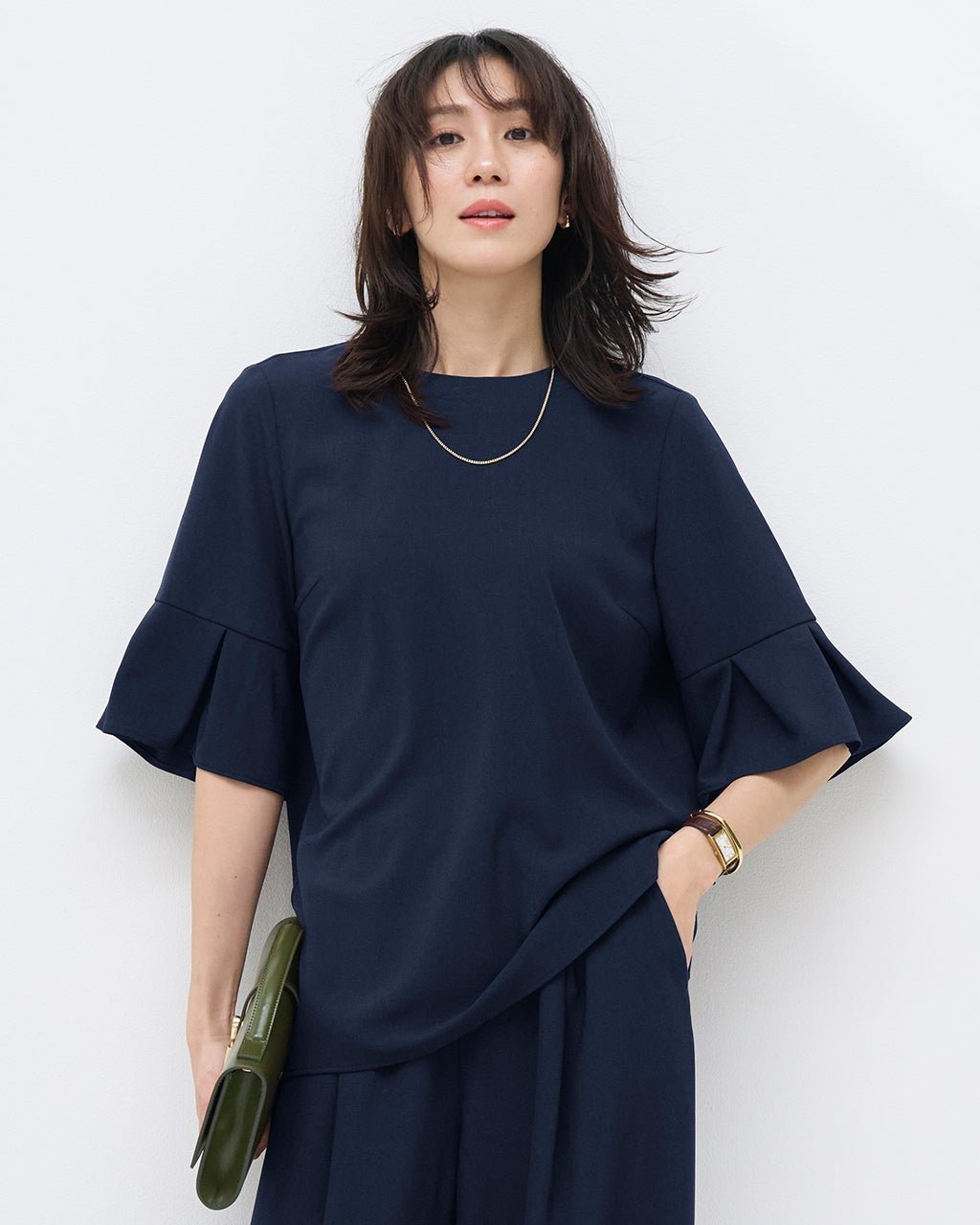 【ドゥクラッセ/DoCLASSE】のSARARI Air・ベルスリーブブラウス インテリア・キッズ・メンズ・レディースファッション・服の通販 founy(ファニー) ファッション Fashion レディースファッション Fashion for Women トップス・カットソー Cut & Sew Tops シャツ・ブラウス・オフィスカジュアル Elegant Blouses & Button-Ups シンプル Simple, Minimal スリーブ Sleeve, Long Sleeve / Short Sleeve セットアップ Set-Up, Coordinated Outfit 新作・新入荷 New Arrivals / New In 夏 Summer ビジネス 仕事 通勤 Business / Work / Commuting ネイビー|ID: prp329100004919783 ipo3291000000036910675