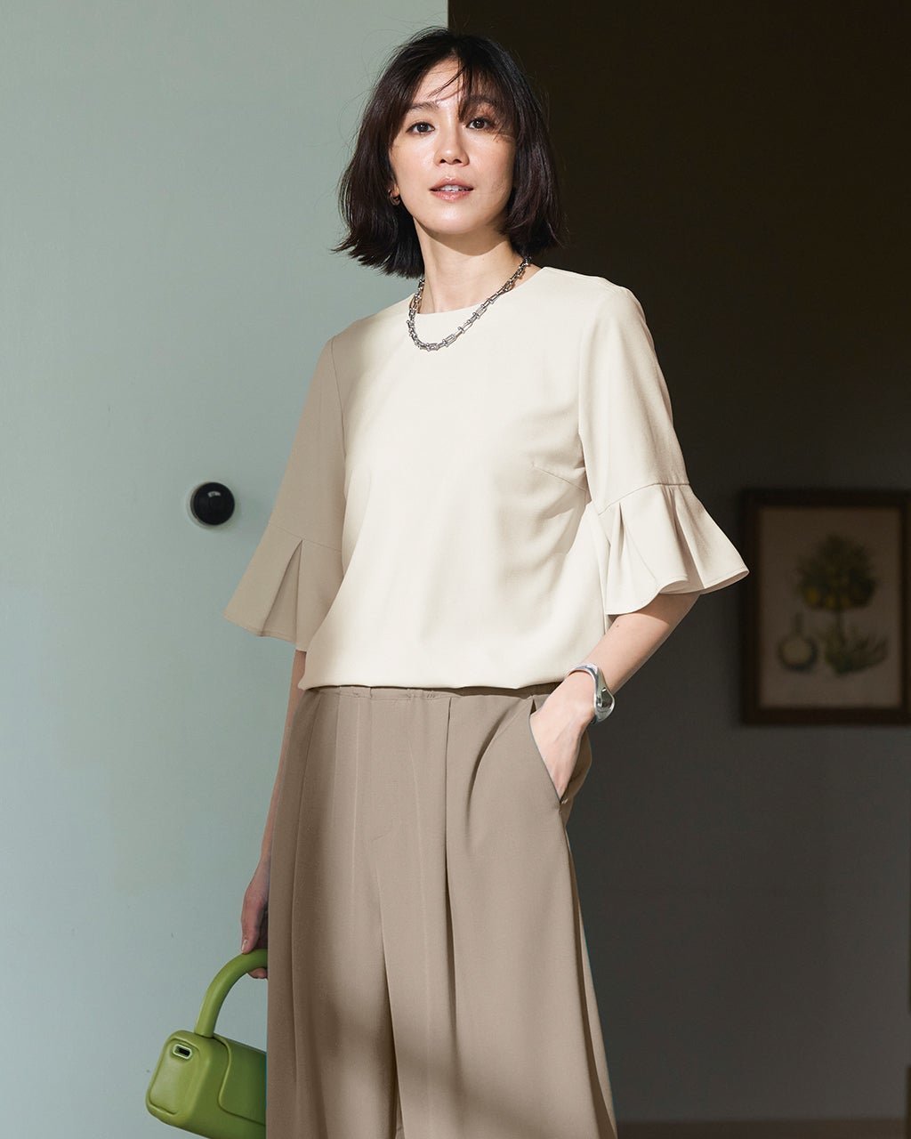 【ドゥクラッセ/DoCLASSE】のSARARI Air・ベルスリーブブラウス インテリア・キッズ・メンズ・レディースファッション・服の通販 founy(ファニー) ファッション Fashion レディースファッション Fashion for Women トップス・カットソー Cut & Sew Tops シャツ・ブラウス・オフィスカジュアル Elegant Blouses & Button-Ups シンプル Simple, Minimal スリーブ Sleeve, Long Sleeve / Short Sleeve セットアップ Set-Up, Coordinated Outfit 新作・新入荷 New Arrivals / New In 夏 Summer ビジネス 仕事 通勤 Business / Work / Commuting オフホワイト|ID: prp329100004919783 ipo3291000000036910678