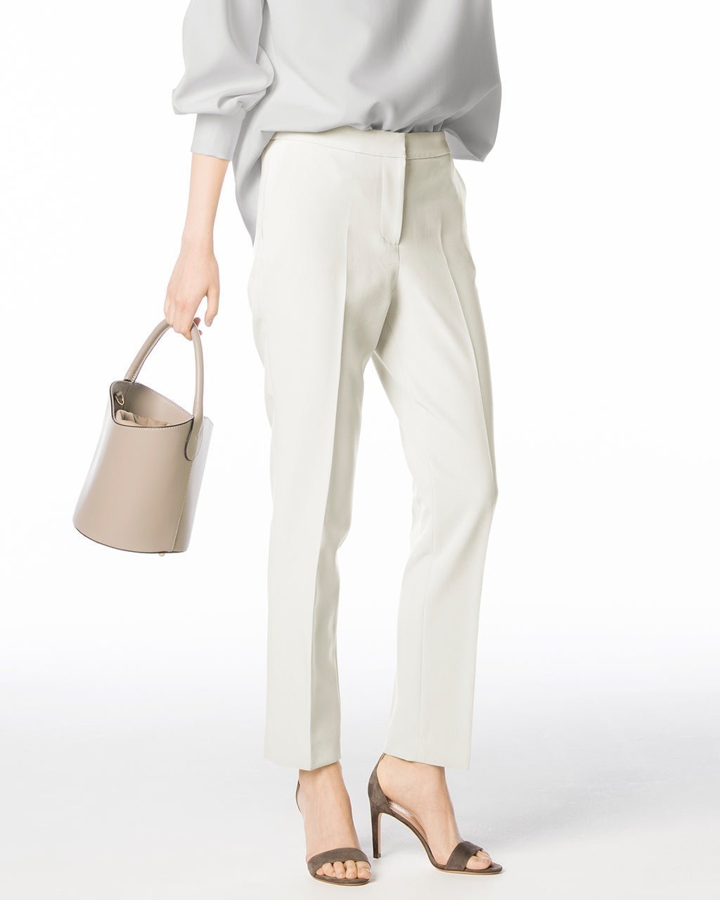 【ドゥクラッセ/DoCLASSE】のスポンジライト・クロップドパンツ インテリア・キッズ・メンズ・レディースファッション・服の通販 founy(ファニー) 　ファッション　Fashion　レディースファッション　Fashion for Women　パンツ　Pants & Trousers　オケージョン　Occasion Wear　カッティング　Cutting Detail　ストレッチ　Stretch, Stretchy Fabric　ロング　Long, Long-Length　エレガント 上品　Elegant　人気　Popular, Best Seller　オフホワイト|ID: prp329100004919784 ipo3291000000036910683