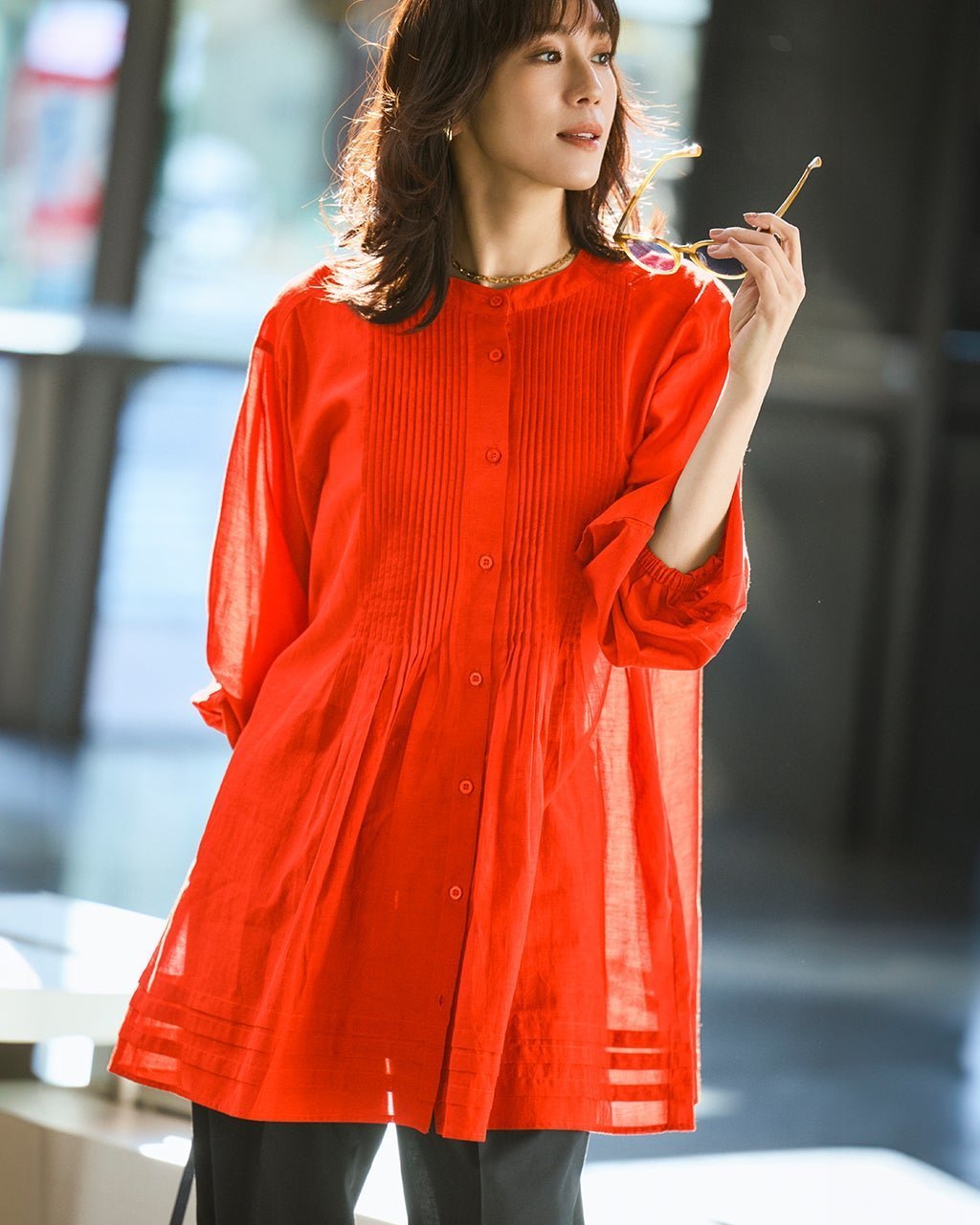 【ドゥクラッセ/DoCLASSE】のコットンボイル・ピンタックロングブラウス インテリア・キッズ・メンズ・レディースファッション・服の通販 founy(ファニー) 　ファッション　Fashion　レディースファッション　Fashion for Women　トップス・カットソー　Cut & Sew Tops　シャツ・ブラウス・オフィスカジュアル　Elegant Blouses & Button-Ups　ギャザー　Gathered, Ruffled　シアー　Sheer, See-Through　スリーブ　Sleeve, Long Sleeve / Short Sleeve　人気　Popular, Best Seller　フェミニン　Feminine, Girly　フロント　Front, Front Design　羽織　Haori, Light Jacket　おすすめ　Recommended / Our Picks　夏　Summer　エレガント 上品　Elegant　スカーレット|ID: prp329100004919785 ipo3291000000036910687