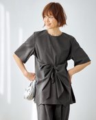 【ドゥクラッセ/DoCLASSE】のストレッチビスコース・リボンTブラウス チャコール|ID:prp329100004919786