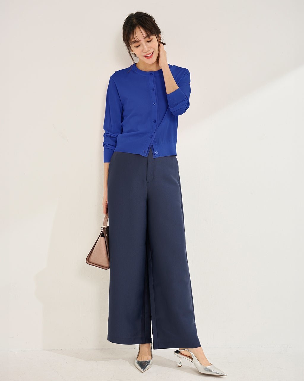 【ドゥクラッセ/DoCLASSE】のUVニット・シアーネックカーディガン インテリア・キッズ・メンズ・レディースファッション・服の通販 founy(ファニー) ファッション Fashion レディースファッション Fashion for Women トップス・カットソー Cut & Sew Tops ニット Knit Tops & Sweaters カーディガン・羽織り Layered Style Cardigans 新作・新入荷 New Arrivals / New In カーディガン Cardigan, Knitwear コンパクト Compact, Small Size ダブル Double, Double-Breasted バランス Balance, Style Balance ベーシック Basic, Essential ブルー|ID: prp329100004919789 ipo3291000000036910721