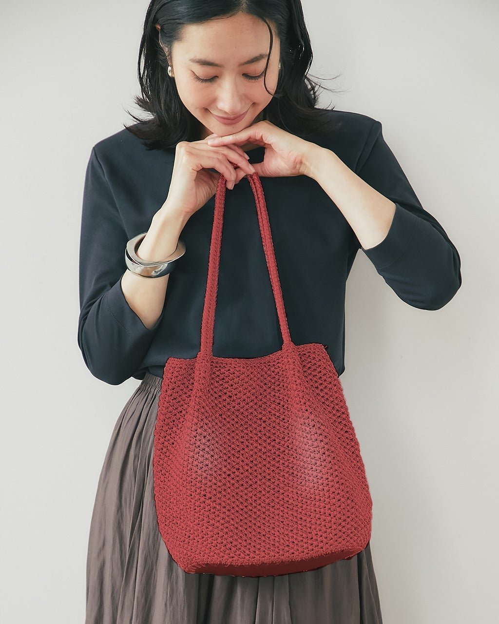 【ドゥクラッセ/DoCLASSE】のシャイニーバスケット・トートバッグM インテリア・キッズ・メンズ・レディースファッション・服の通販 founy(ファニー) 　ファッション　Fashion　レディースファッション　Fashion for Women　バッグ　Bags　レイングッズ・傘・晴雨兼用傘　Umbrellas & Rain Gear　新作・新入荷　New Arrivals / New In　スーツケース キャリーケース　Suitcase / Carry Case　フォルム　Silhouette, Form　ポケット　Pocket, Pocket Detail　ミックス　Mix, Mixed Style　メタリック　Metallic, Shiny Finish　人気　Popular, Best Seller　旅行　Travel　日傘　Parasol, UV Umbrella　レッド|ID: prp329100004919790 ipo3291000000036910725