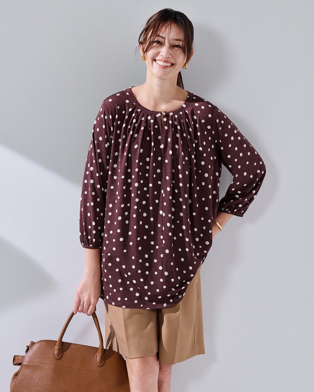 【ドゥクラッセ/DoCLASSE】のUVスラブ・パフ袖ギャザートップス インテリア・キッズ・メンズ・レディースファッション・服の通販 founy(ファニー) 　ファッション　Fashion　レディースファッション　Fashion for Women　トップス・カットソー　Cut & Sew Tops　シャツ・ブラウス・オフィスカジュアル　Elegant Blouses & Button-Ups　ロングTシャツ・Tシャツ　Longline T-Shirts & Tees　カットソー・ベーシックTシャツ　Cut-and-Sewn Tops / Stretch Tees & Basics　新作・新入荷　New Arrivals / New In　カットソー　Cut and Sewn Top　ギャザー　Gathered, Ruffled　人気　Popular, Best Seller　ブラウンパターン|ID: prp329100004919796 ipo3291000000036910751