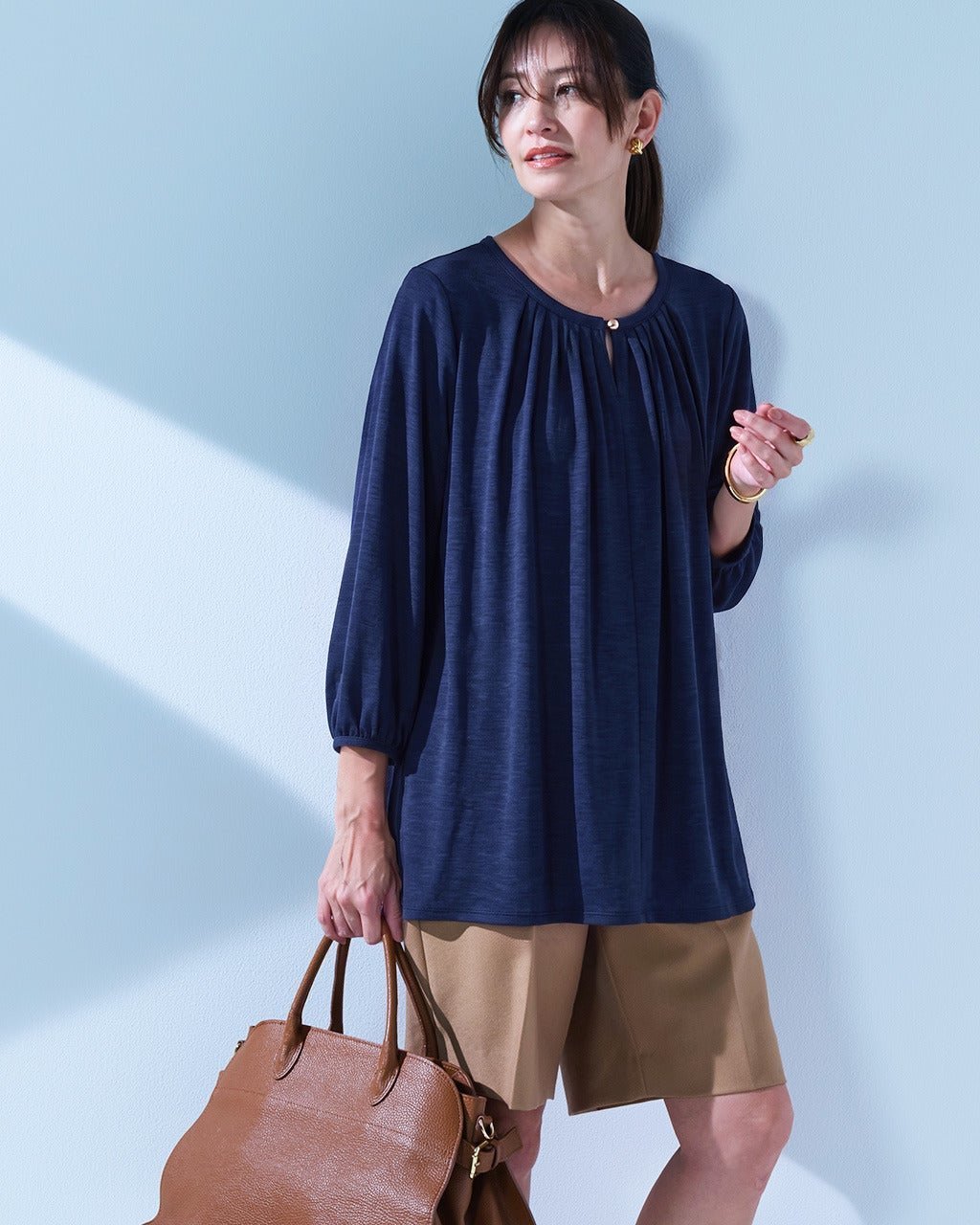 【ドゥクラッセ/DoCLASSE】のUVスラブ・パフ袖ギャザートップス インテリア・キッズ・メンズ・レディースファッション・服の通販 founy(ファニー) 　ファッション　Fashion　レディースファッション　Fashion for Women　トップス・カットソー　Cut & Sew Tops　シャツ・ブラウス・オフィスカジュアル　Elegant Blouses & Button-Ups　ロングTシャツ・Tシャツ　Longline T-Shirts & Tees　カットソー・ベーシックTシャツ　Cut-and-Sewn Tops / Stretch Tees & Basics　新作・新入荷　New Arrivals / New In　カットソー　Cut and Sewn Top　ギャザー　Gathered, Ruffled　人気　Popular, Best Seller　ネイビー|ID: prp329100004919796 ipo3291000000036910752