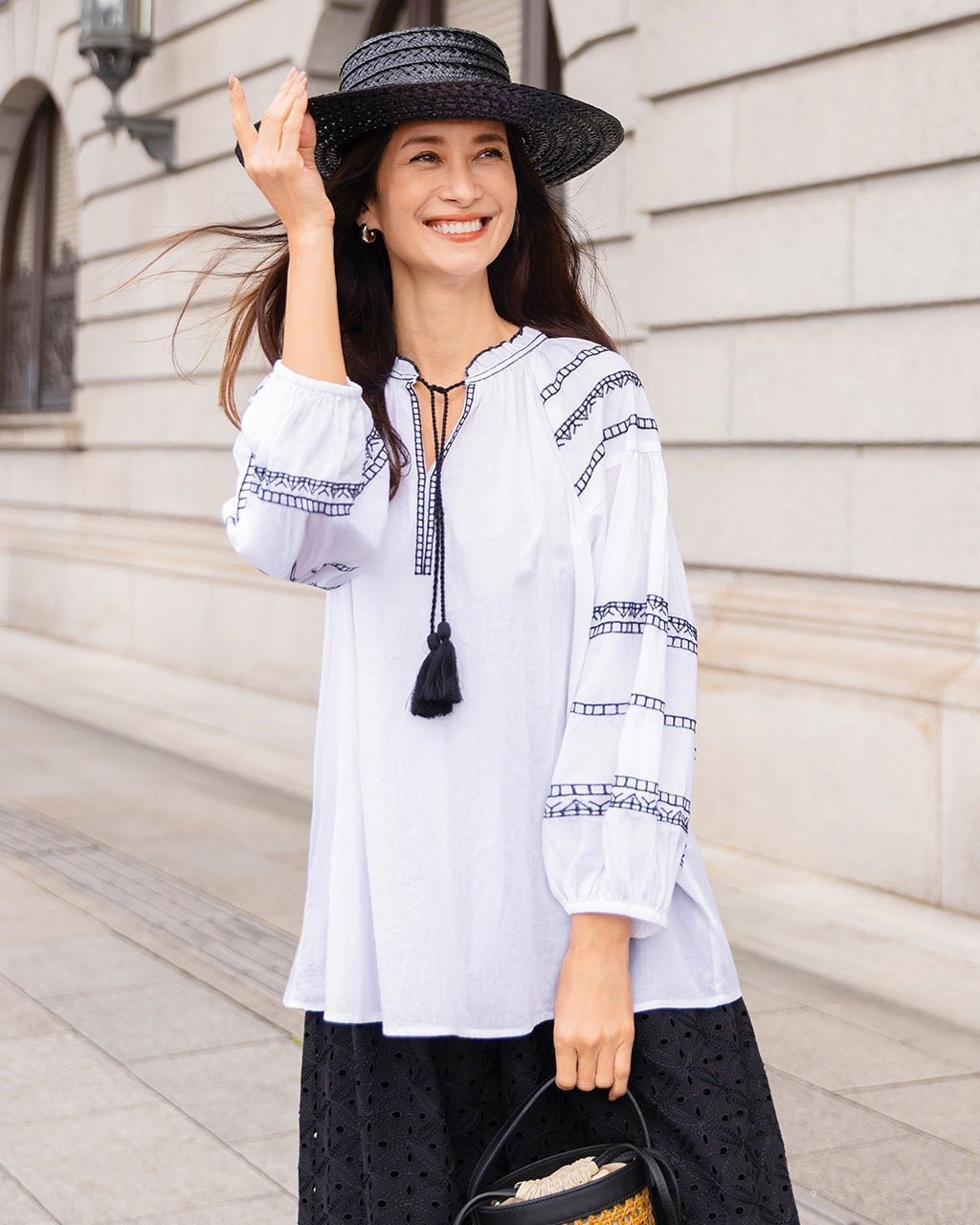 【ドゥクラッセ/DoCLASSE】のコットンボイル・エンブロイダリーブラウス インテリア・キッズ・メンズ・レディースファッション・服の通販 founy(ファニー) 　ファッション　Fashion　レディースファッション　Fashion for Women　トップス・カットソー　Cut & Sew Tops　シャツ・ブラウス・オフィスカジュアル　Elegant Blouses & Button-Ups　新作・新入荷　New Arrivals / New In　モチーフ　Motif, Design Theme　人気　Popular, Best Seller　夏　Summer　ホワイト|ID: prp329100004919799 ipo3291000000036910775